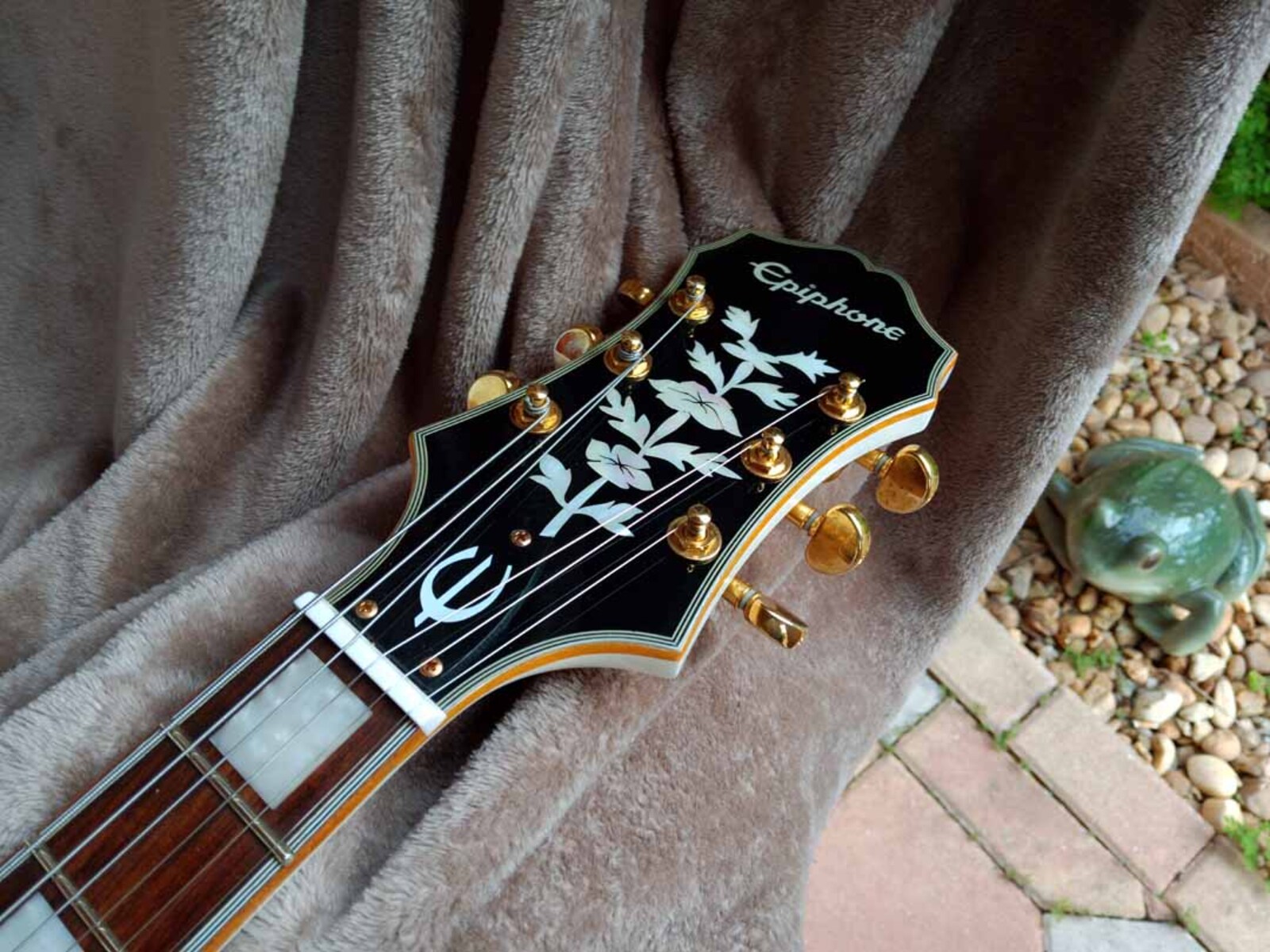 Music Gear Setup by jeremy_crockett featuring Epiphone Swingster Royale
