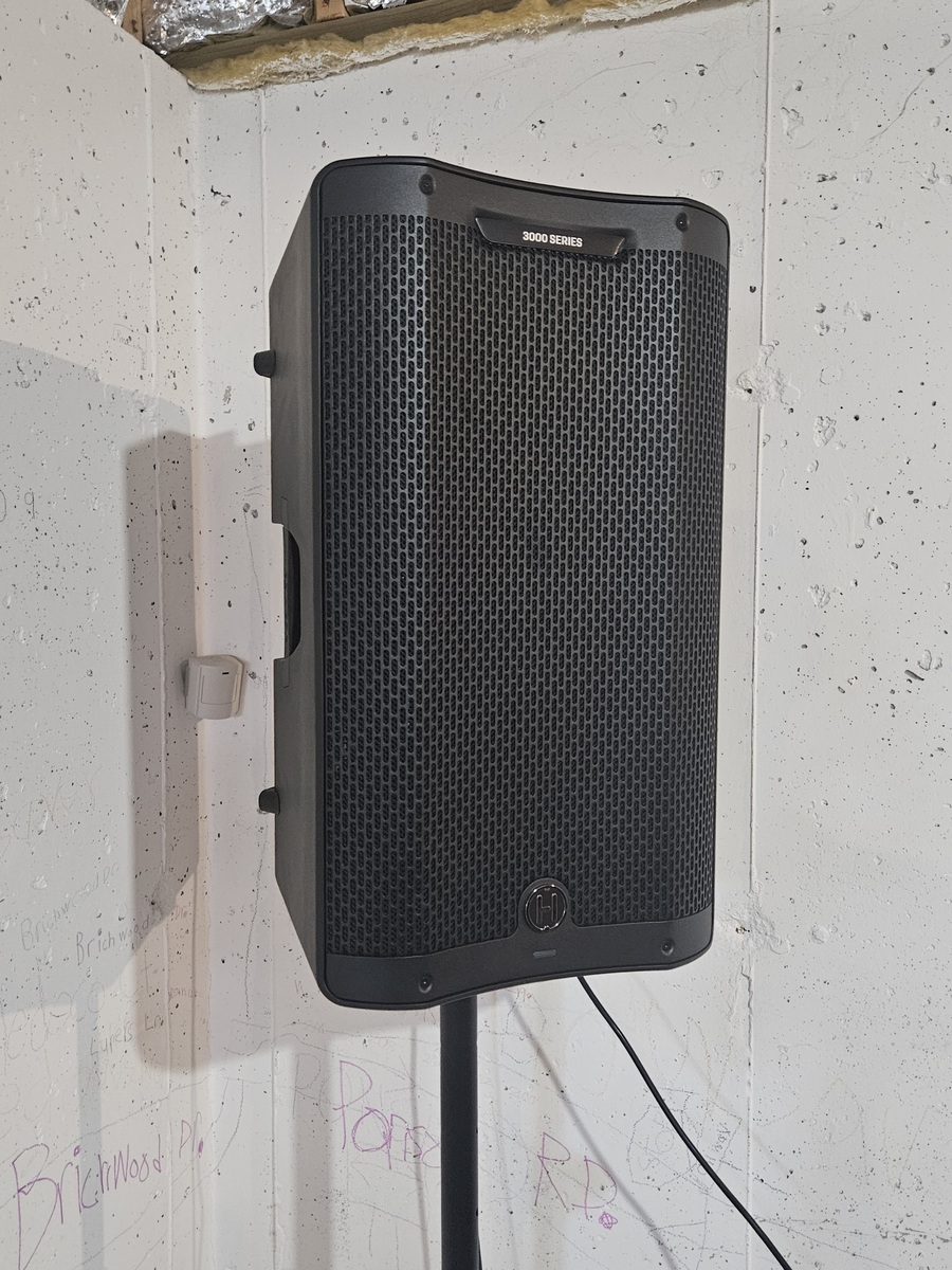 Studio Setup by ianm_sings featuring Harbinger Vari V3412 Powered 12" 2-Way Loudspeaker