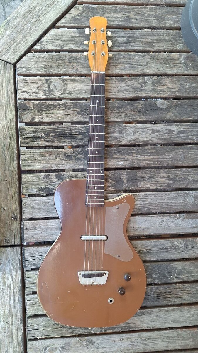 Country Studio Setup by sacha_il_bove_show featuring Silvertone U1