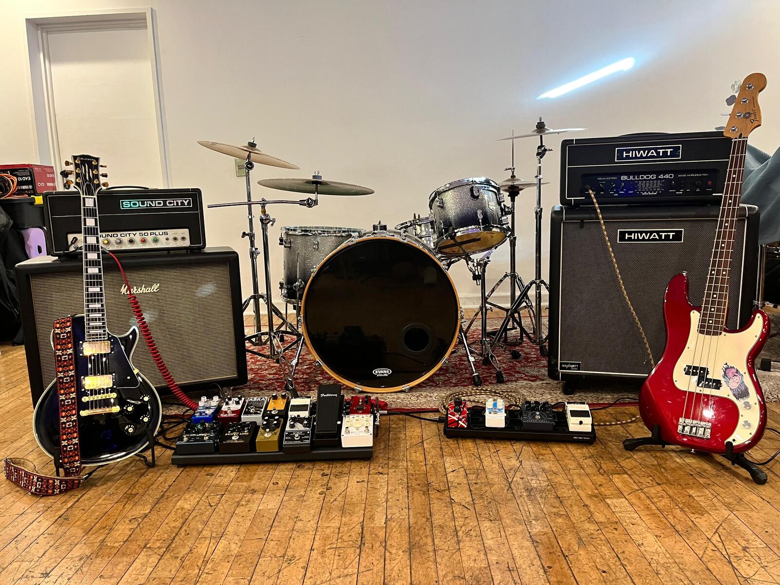 Pedalboard by yoshi_h featuring Sound City 50 Plus, Marshall ORI212 Origin 160-watt 2x12" Horizontal Extension Cabinet, and Mantic Effects Flex Pro and 21 more pieces of gear