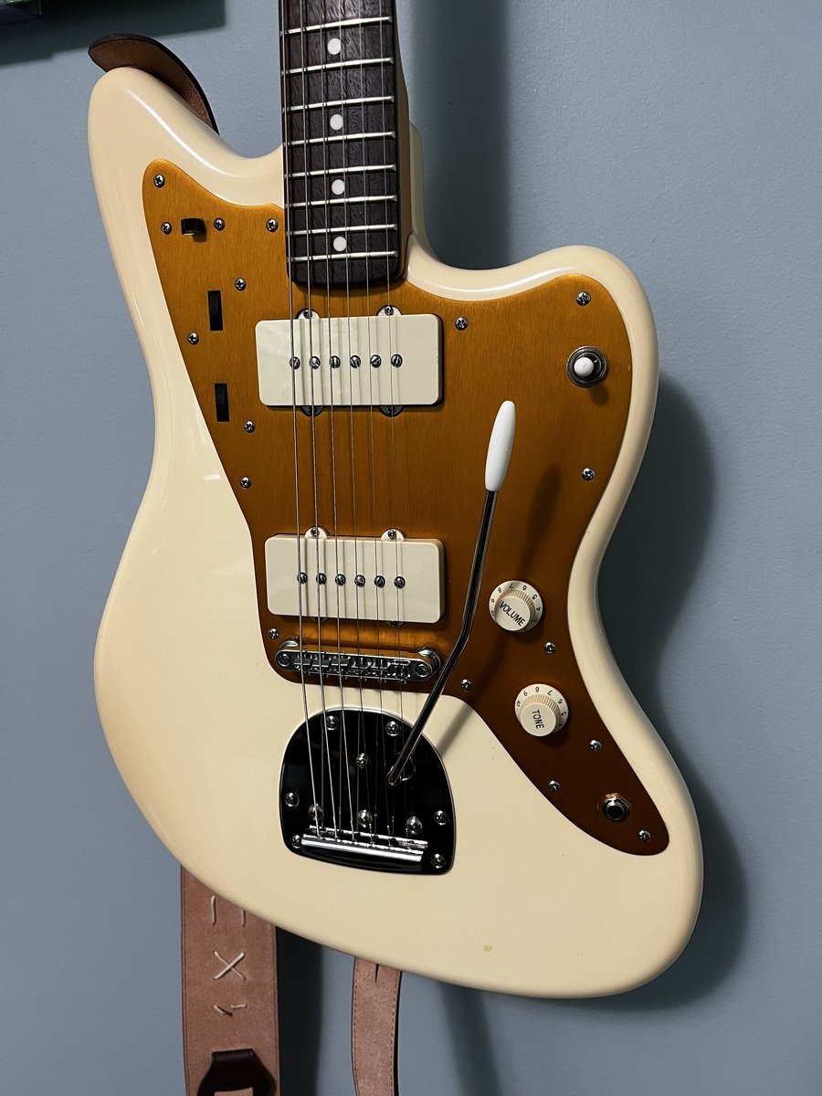 Music Gear Setup by sprucebringsteen featuring Squier J Mascis Jazzmaster