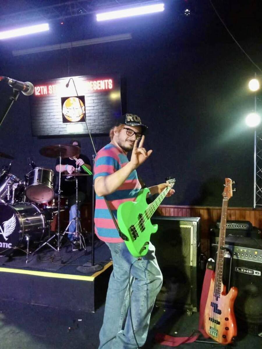 Live Rig by devin_ian_schramm featuring Dean Guitars Custom Zone Bass