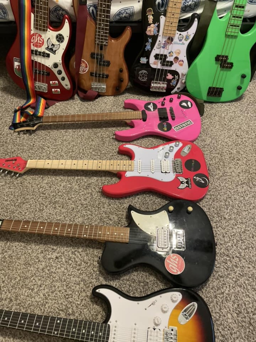 Electronic Studio Setup by devin_ian_schramm featuring Dean Guitars Custom Zone Bass, First Act ME509, and Kramer Focus VT-211S and 5 more pieces of gear