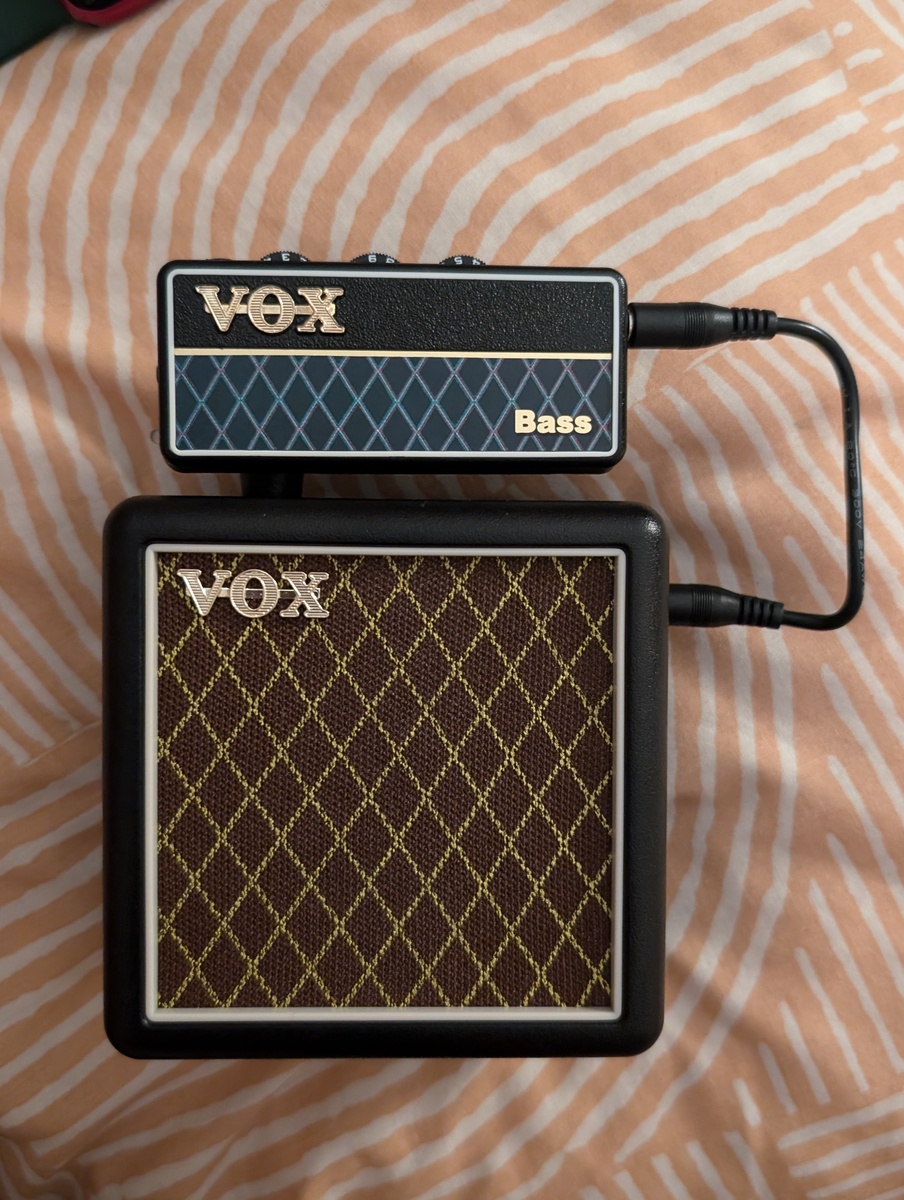Amp Rig by jdmattinson featuring Vox Amplug 2 bass and Vox Amplug 2 Cabinet