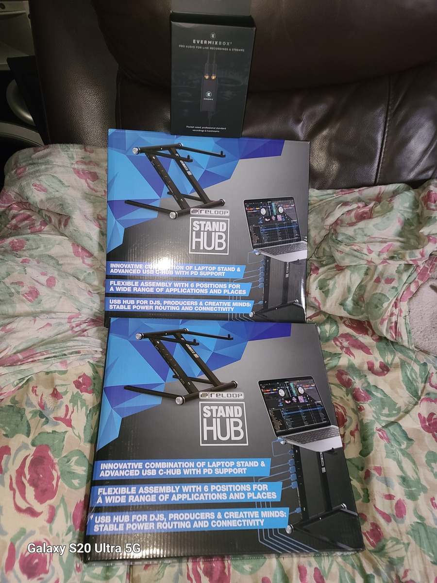 DJ Setup by turn_tables featuring Reloop Stand Hub Laptop Stand w/ USB-C Power Delivery Hub