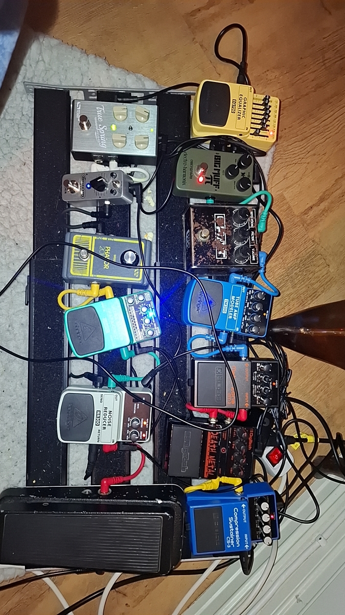 Pedalboard by lars_gustav_larsson featuring Behringer EQ700 Graphic Equalizer, Electro-Harmonix Green Russian Big Muff Reissue, and Pro Co RAT and 9 more pieces of gear