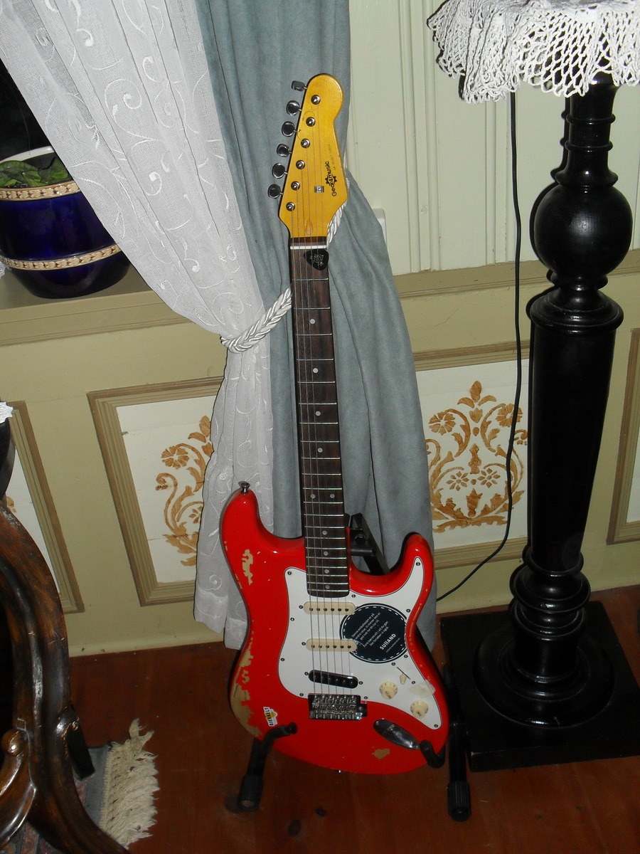 Ernie Ball Music Gear Setup by lars_gustav_larsson featuring Gear4Music LA Electric Guitar and Ernie Ball Pick Medium