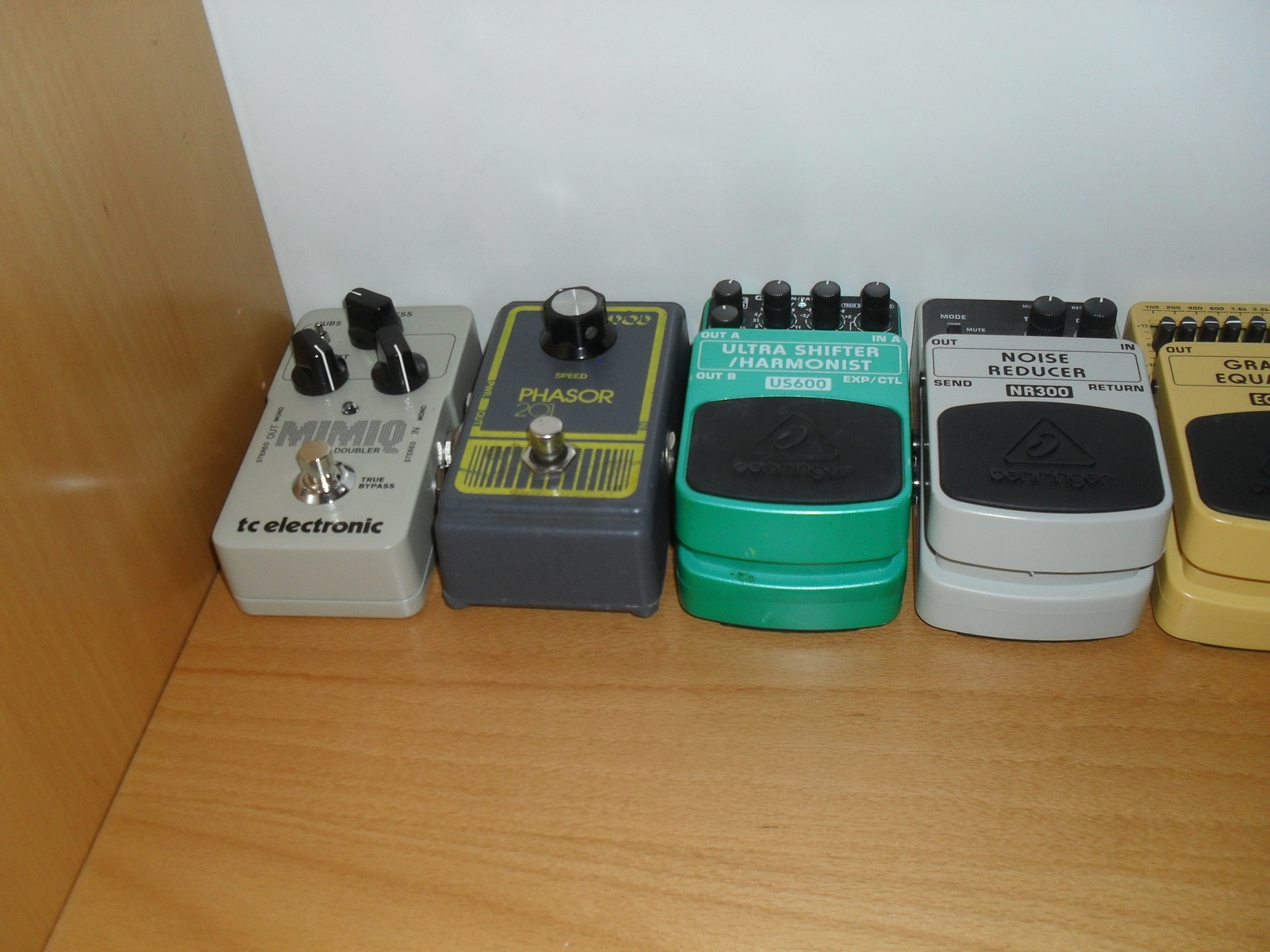Metal Pedalboard by lars_gustav_larsson featuring TC Electronic Mimiq Doubler, DOD Phasor 201, and Behringer US600 Ultra Shifter / Harmonist and 2 more pieces of gear