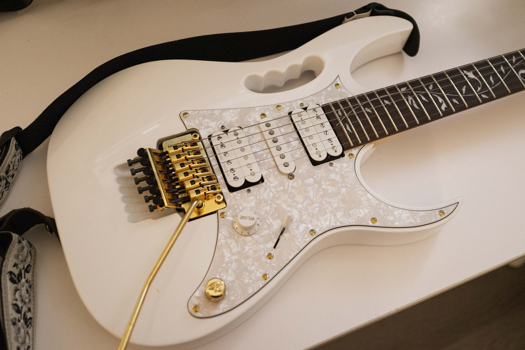 Music Gear Setup by 5nanometers featuring Ibanez Jemjr Steve Vai Signature Jem Series Electric Guitar