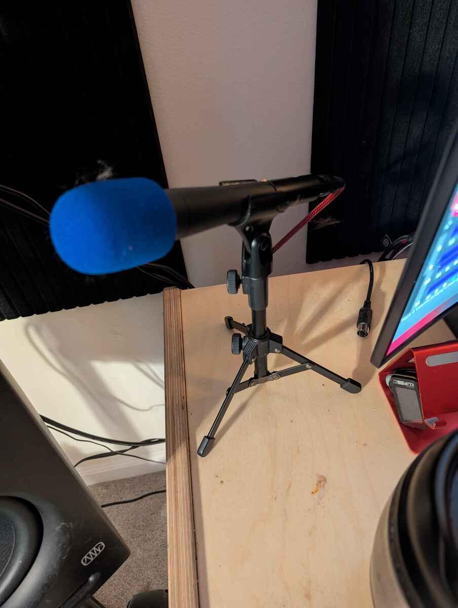 Electronic Studio Setup by bleepmusic featuring Shure SM57