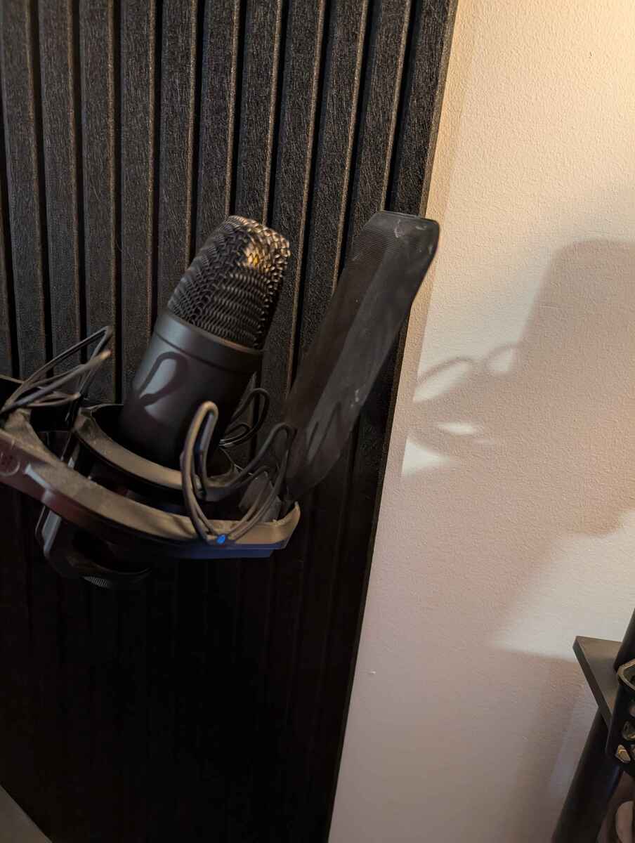 Studio Setup by bleepmusic featuring Rode NT1