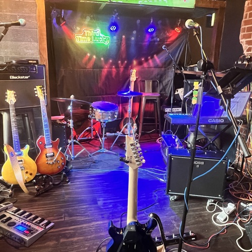 Photo of PRS Santana SE and more gear in a pedalboard, guitar, and amplifier