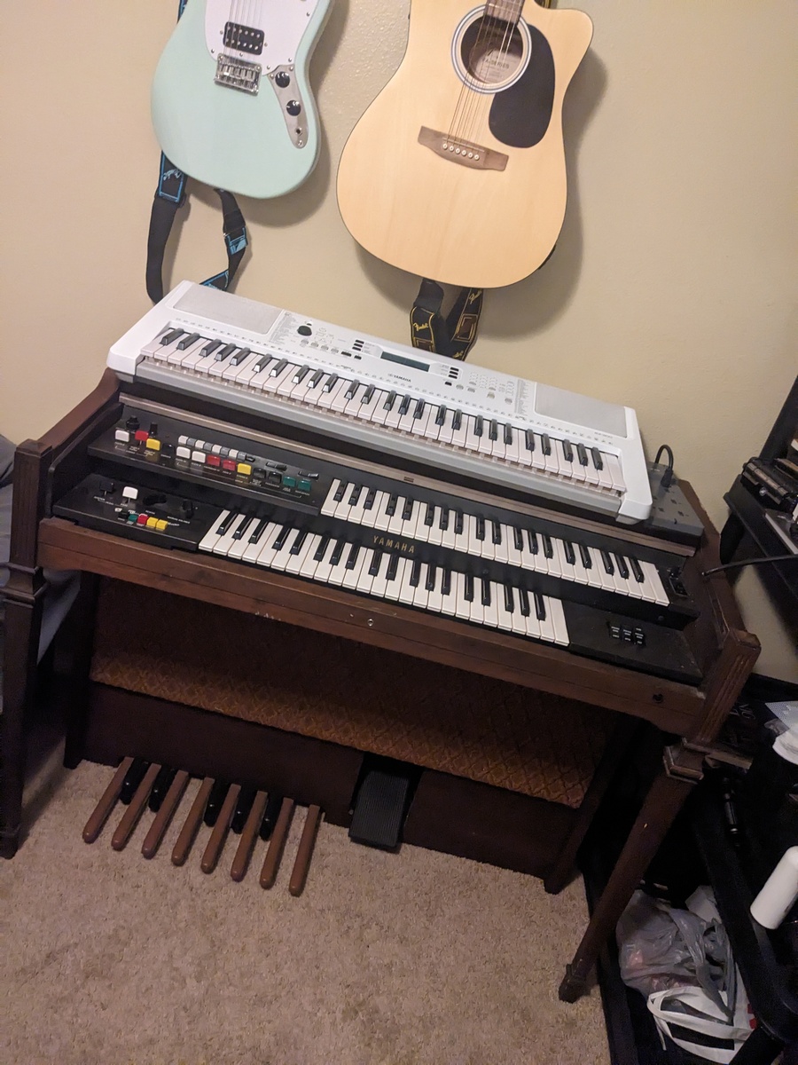 its_only_vampire_culture_'s music gear photo