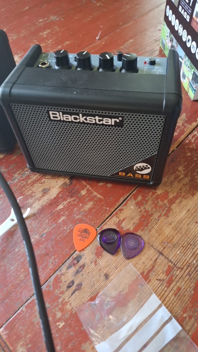 Dunlop Amp Rig by lars_gustav_larsson featuring Blackstar Fly 3 Bass 3-Watt Mini Bass Combo/Cabinet Stereo Pack, Dunlop Big Stubby 3.0mm Dark Purple Guitar Picks, and Dunlop Big Stubby 2.0mm Light Purple Guitar Picks and 1 more piece of gear