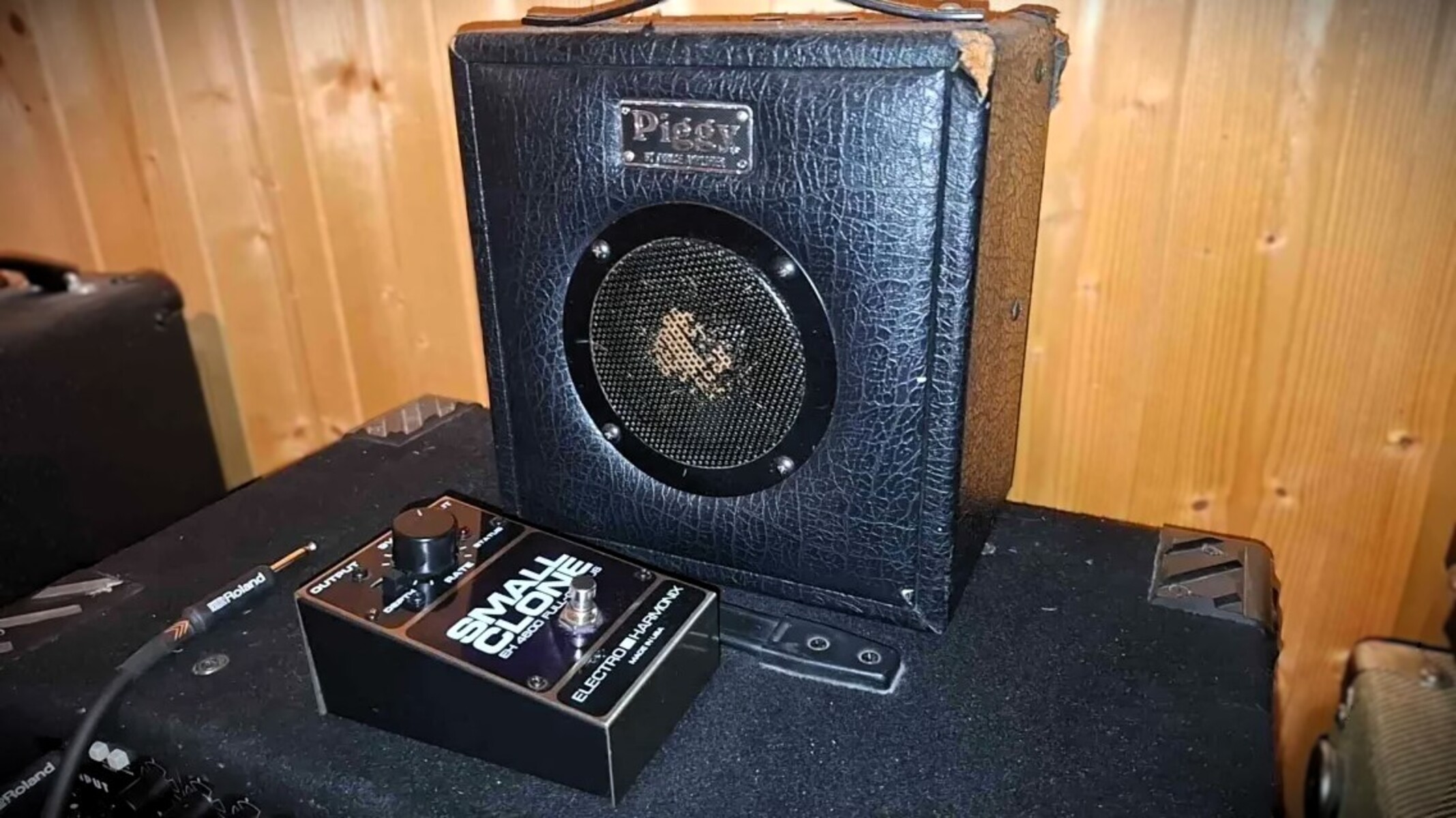 Electro-Harmonix Pedalboard by lars_gustav_larsson featuring Prince Piggy PS-30T and Electro-Harmonix EH-4600 Small Clone