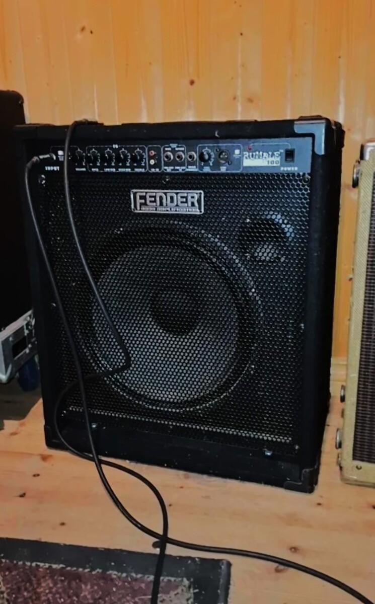 Amp Rig by lars_gustav_larsson featuring Fender Rumble V1 100 Bass Amp