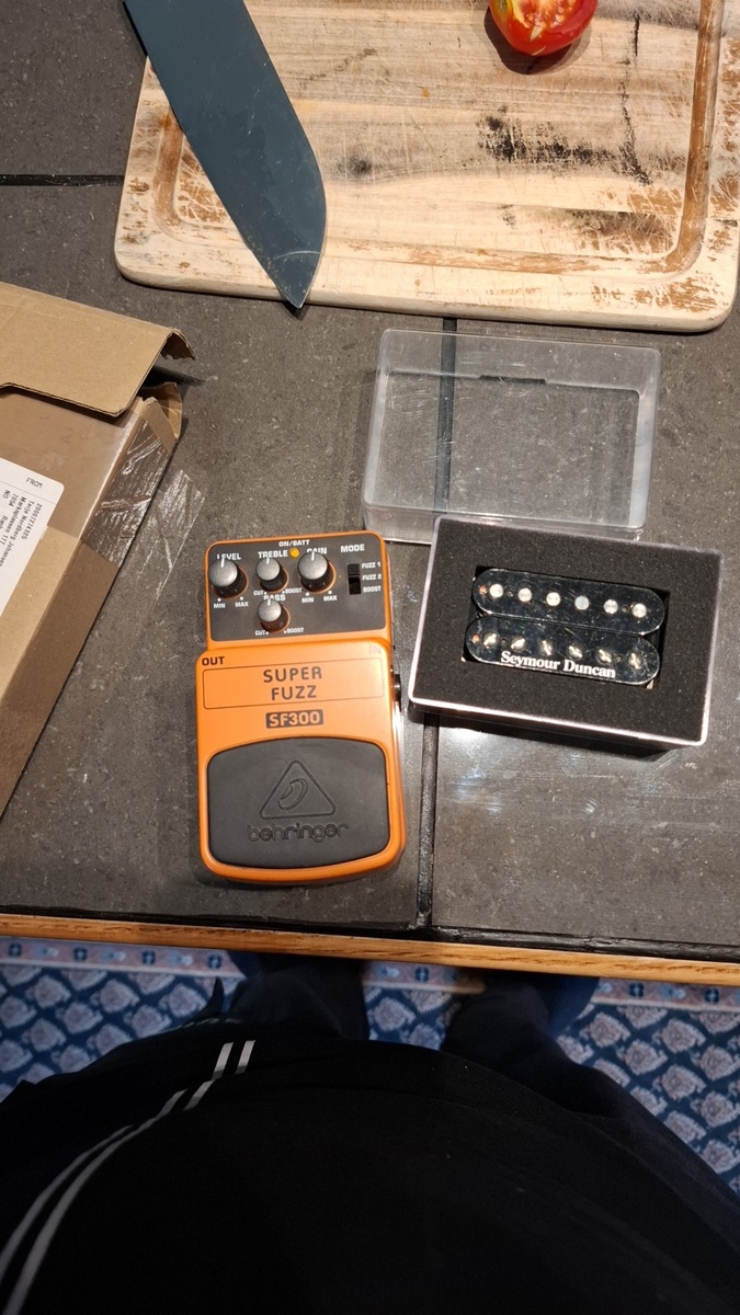 Metal Pedalboard by lars_gustav_larsson featuring Behringer SF300 Super Fuzz and Seymour Duncan SH-4/TB-4 JB