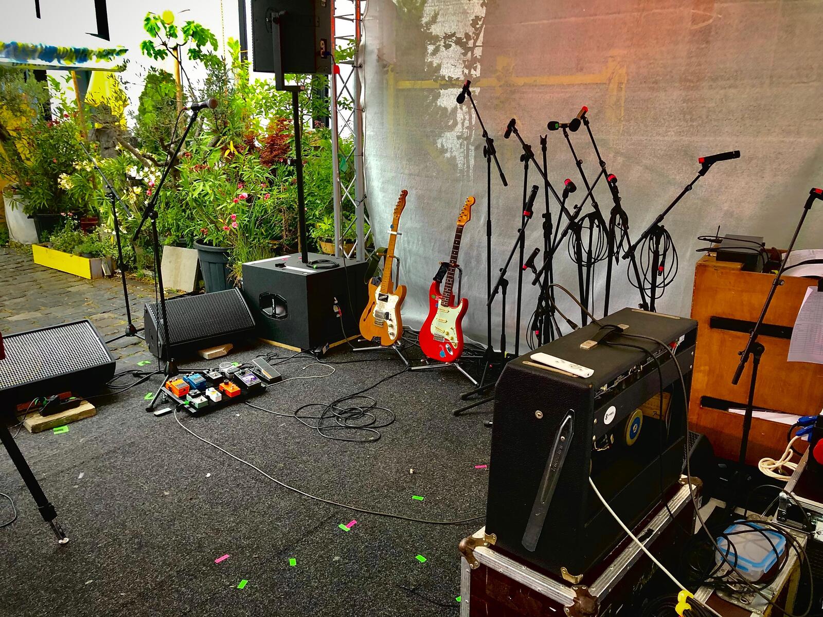 Country Live Rig by marius_wunder featuring Squier Classic Vibe Telecaster Thinline (2010-2018), Fender Classic 60 Stratocaster Fiesta Red, and Fender AB668 "Silverface" Pro Reverb