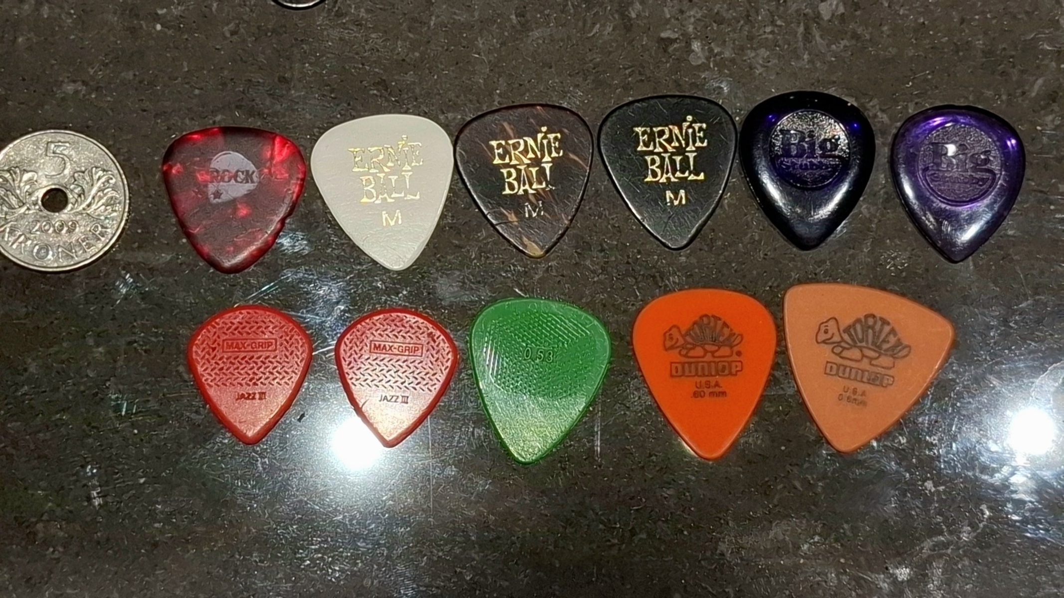 Dunlop Music Gear Setup by lars_gustav_larsson featuring Rock-On Guitar Pick Heavy, Ernie Ball Pick Medium, and Dunlop Big Stubby 3.0mm Dark Purple Guitar Picks and 4 more pieces of gear
