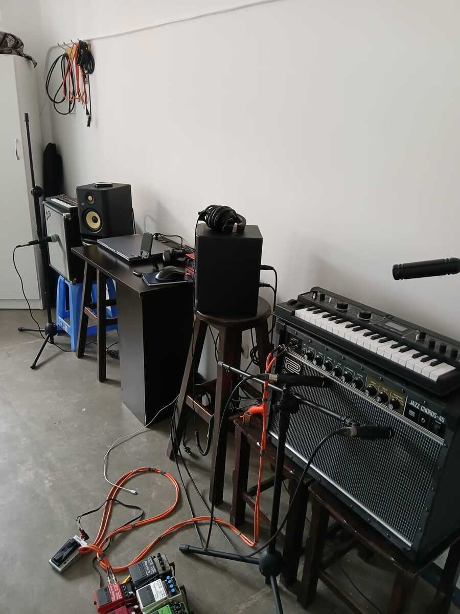 Electronic Studio Setup by el_monje featuring Korg microKORG XL+, Roland JC-40 Jazz Chorus, and Shure SM57 and 13 more pieces of gear