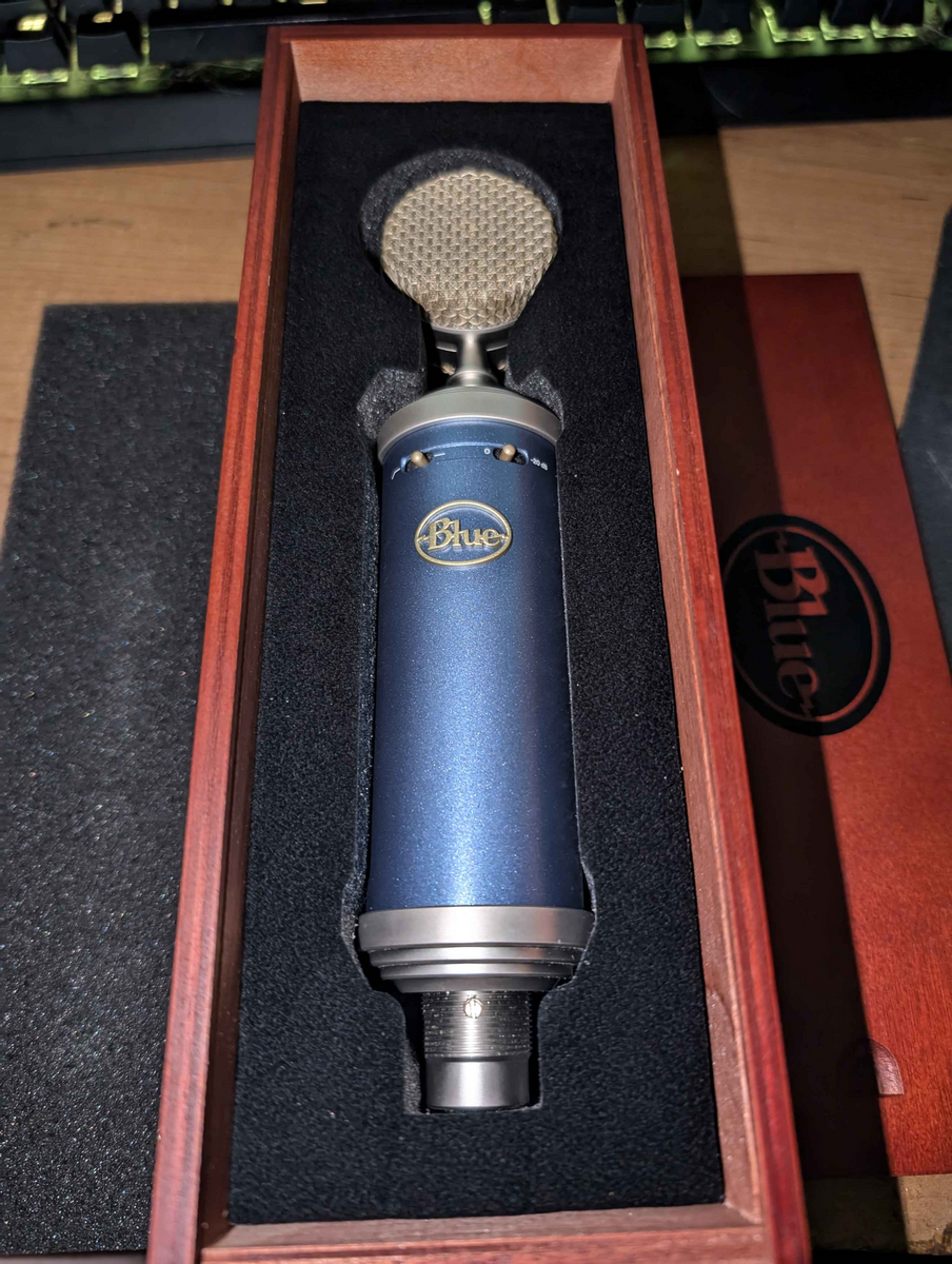 Studio Setup by solusash featuring Blue Bluebird SL