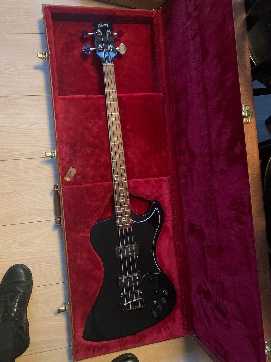 Studio Setup by wosmossel featuring Gibson 2018 Gibson RD Artist Bass