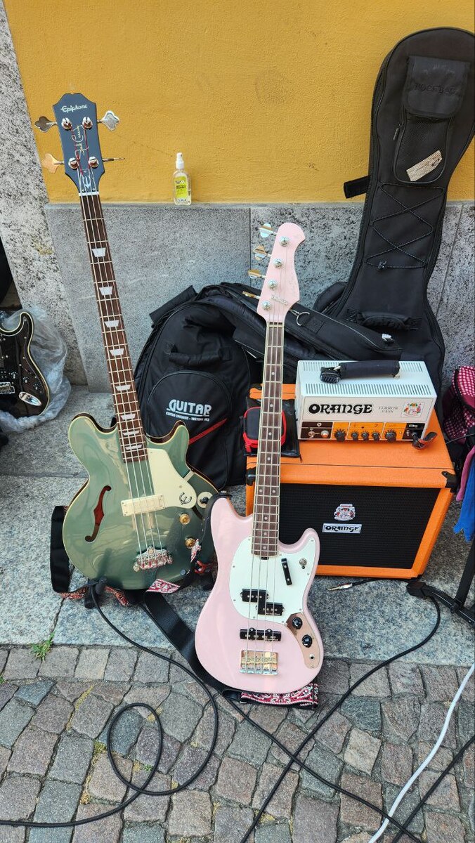 Orange Live Rig by thenerdbass featuring Epiphone Jack Casady Signature Bass, Harley Benton MV-4MSB, and Orange Terror Bass and 1 more piece of gear