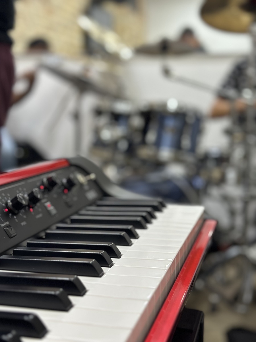 Music Gear Setup by kleimermartins featuring Korg SV1-73BK