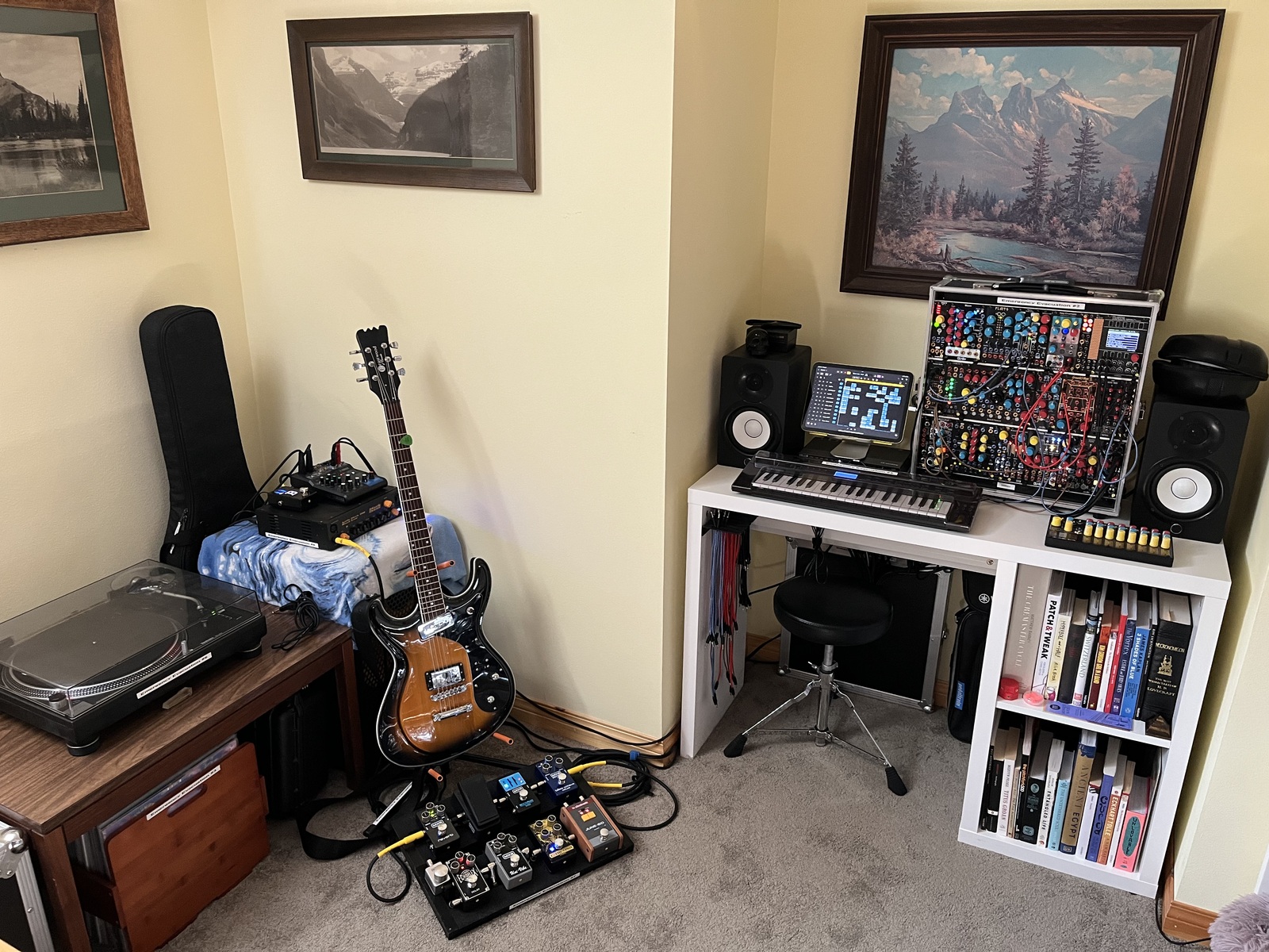Hip Hop Pedalboard by jmdw featuring Technics SL-1200MK2 Turntable, Yamaha MG06, and Marks Little Mark 250 Black Line and 28 more pieces of gear