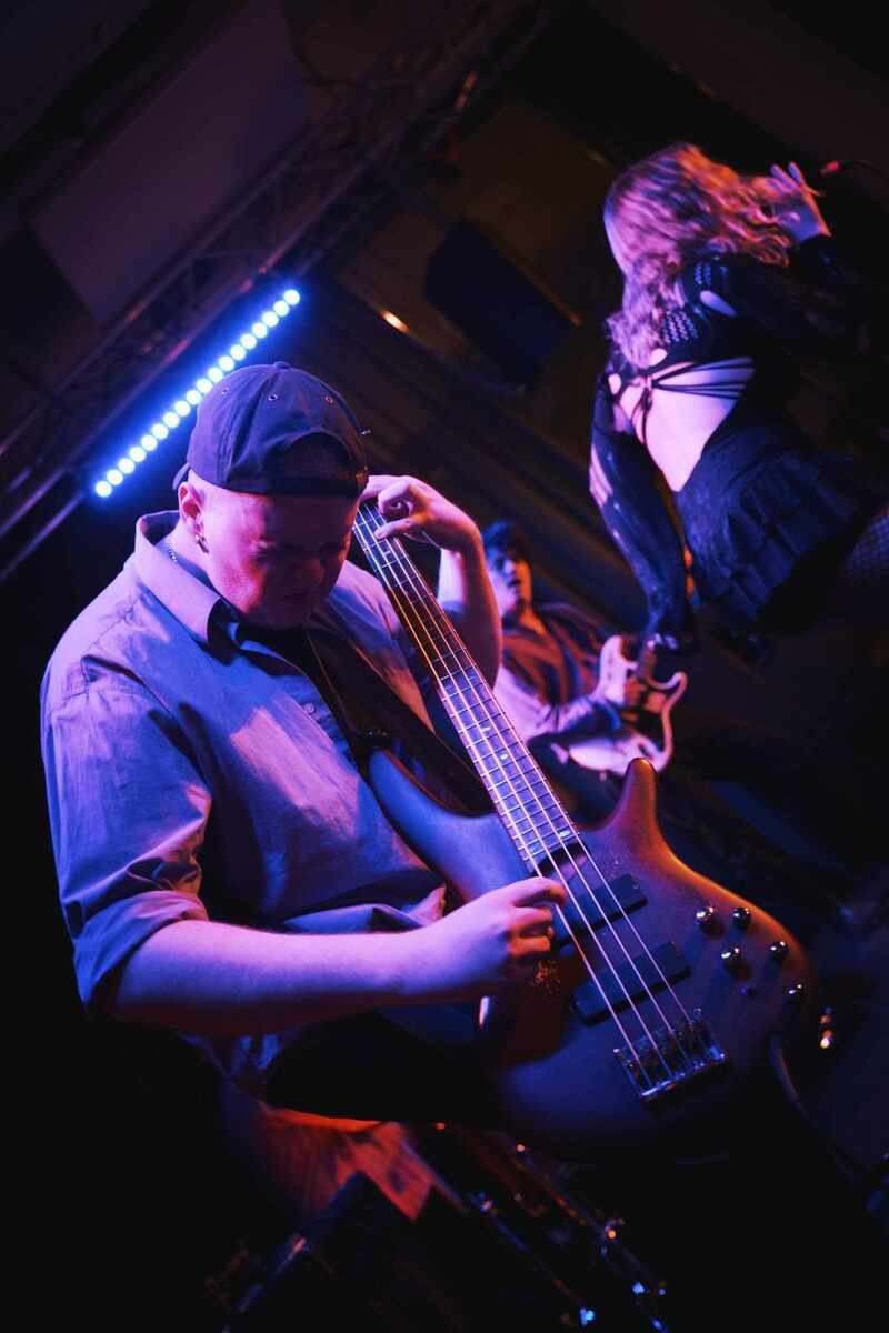 Metal Amp Rig by fiskburger featuring Ibanez SR500, Markbass Little Mark Tube 800, and Markbass Standard 104HR