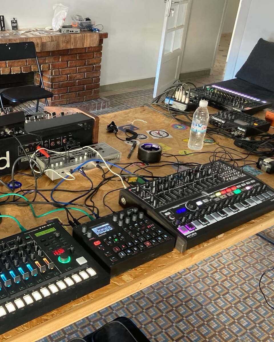 Live Rig by klonn_live featuring Roland AIRA TR-8S, Arturia Minibrute 2S, and Elektron Syntakt
