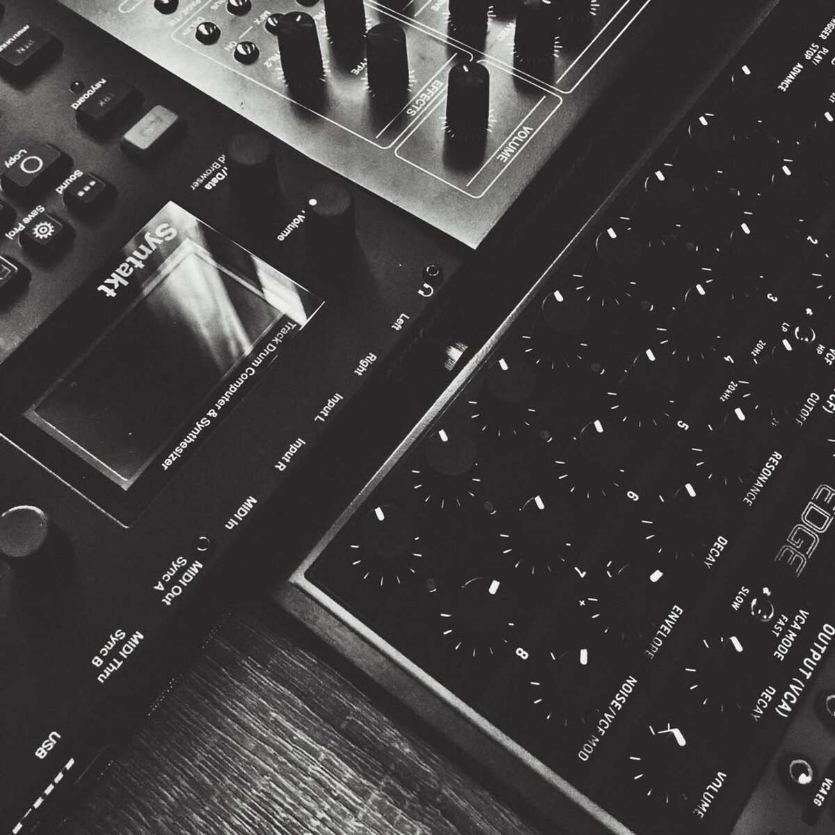 Live Rig by klonn_live featuring Elektron Syntakt, Behringer EDGE, and Roland Sh-4D Compact Desktop Synthesizer