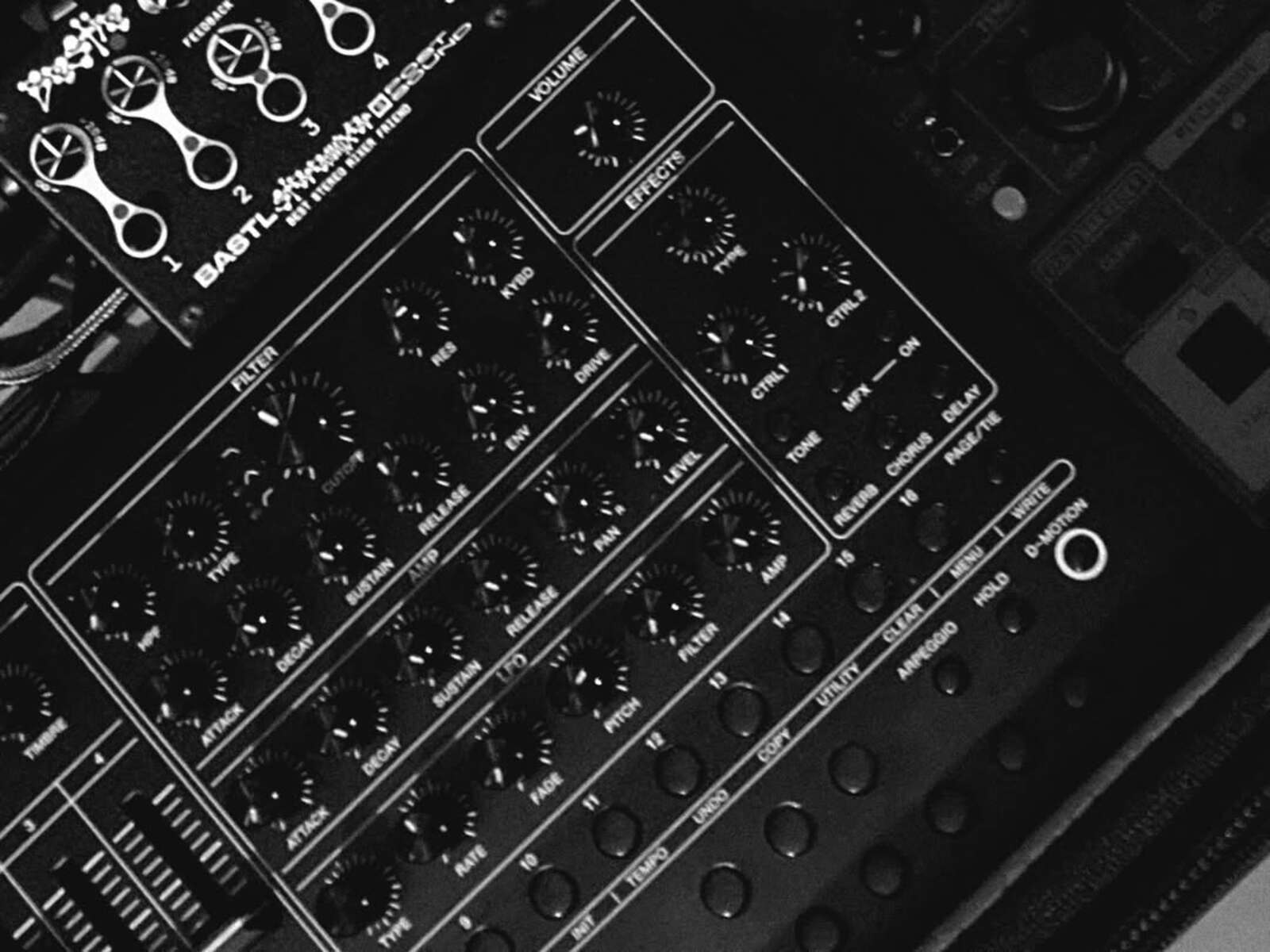 Live Rig by klonn_live featuring Behringer TD-3-MO-SR Analog Bass Line Synthesizer, Roland Sh-4D Compact Desktop Synthesizer, and Bastl Instruments Bestie