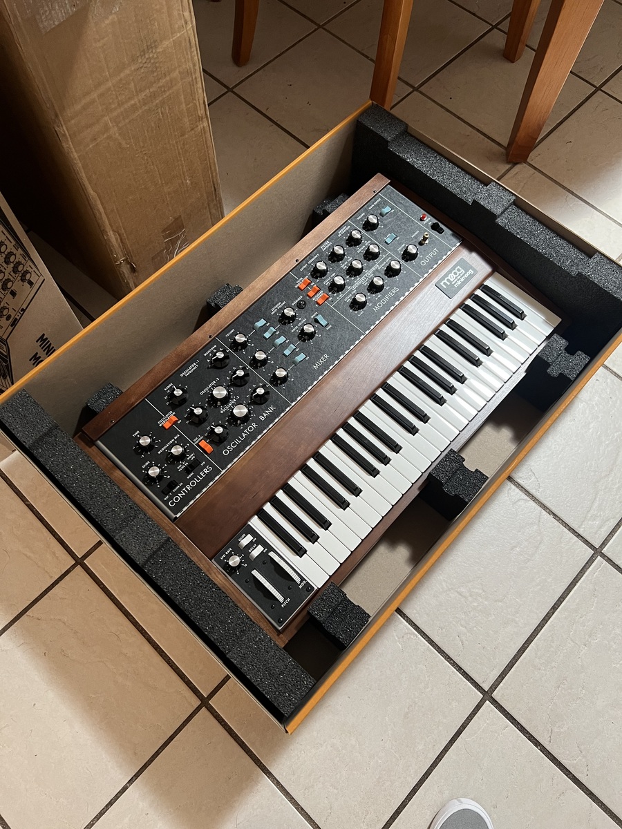 Electronic Studio Setup by artbarsnstripes featuring Moog Minimoog Model D