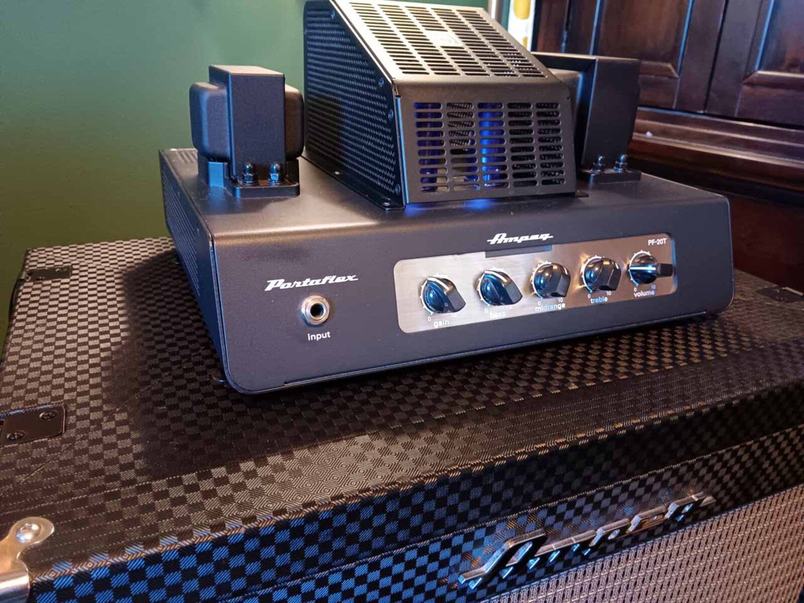 Amp Rig by jeremy_crockett featuring Ampeg PF-20T Bass Head
