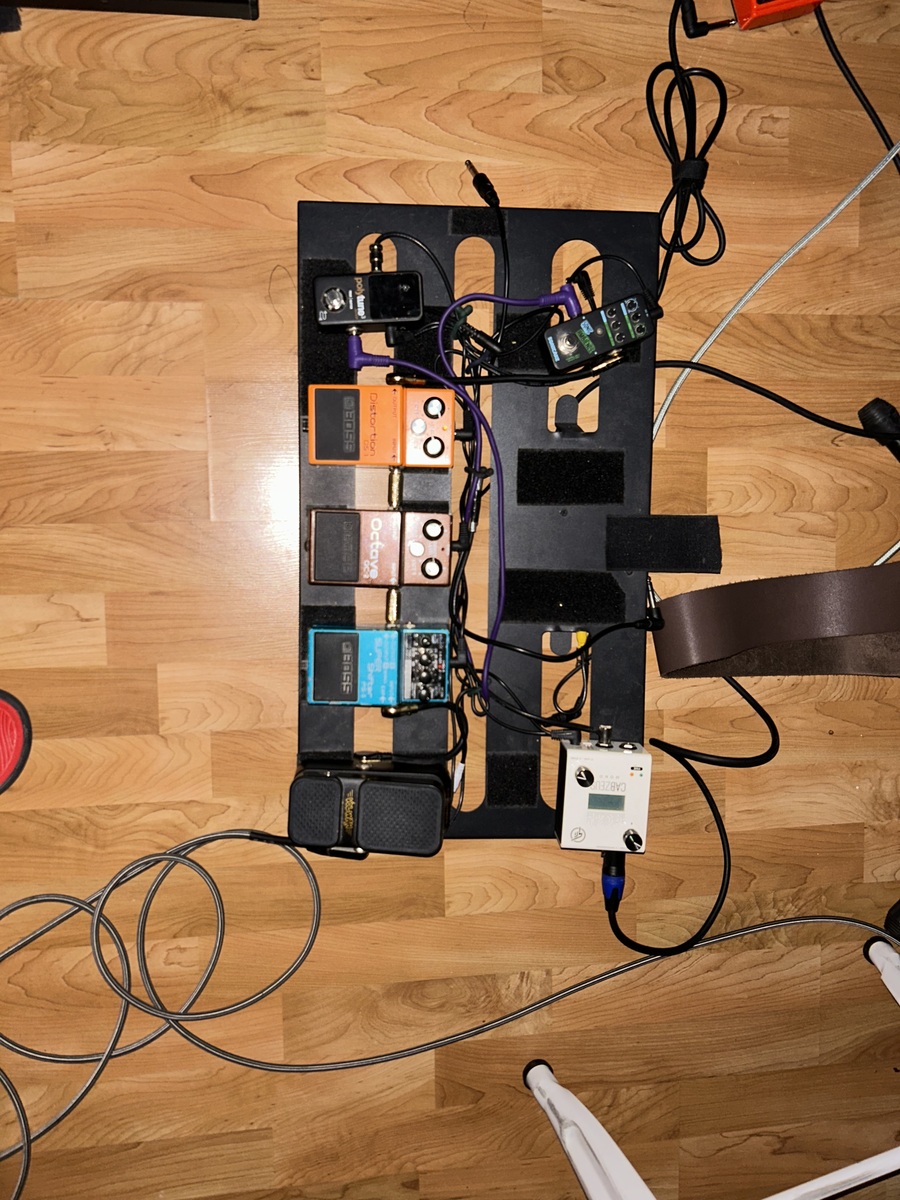 Boss Pedalboard by jair_epp featuring GFI System Cabzeus Mono, Boss OC-2 Octaver, and Boss DS-1 Distortion and 3 more pieces of gear