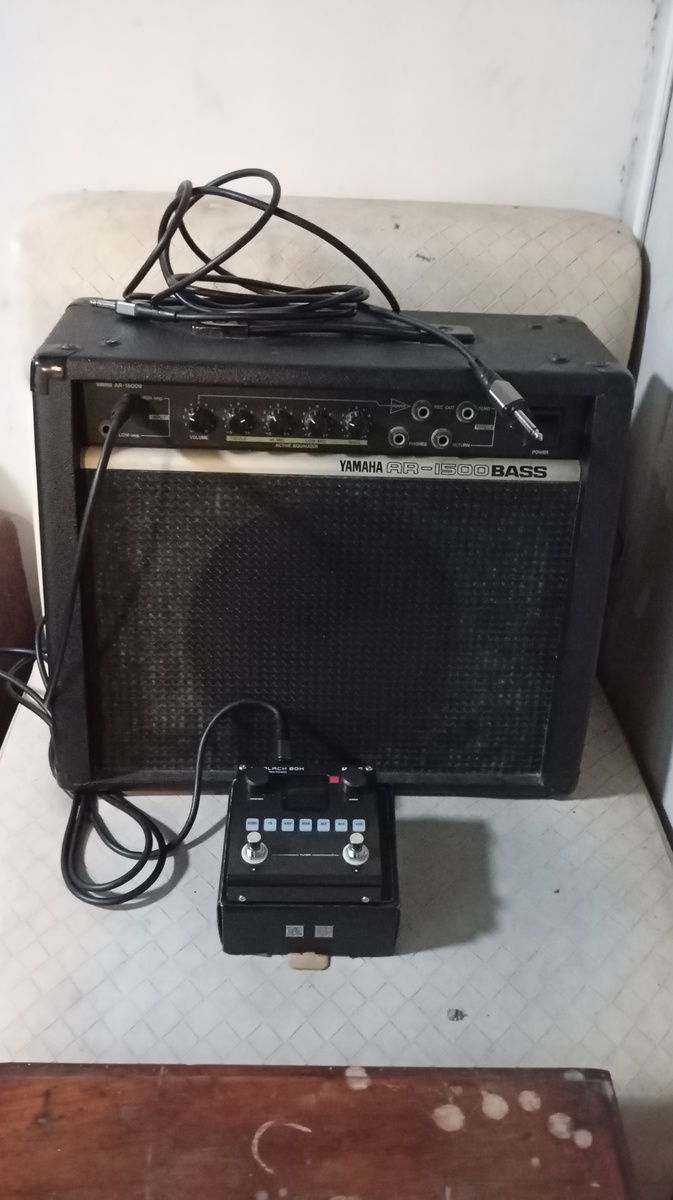 Yamaha Pedalboard by signerhead featuring M-Vave Blackbox and Yamaha AR-1500B
