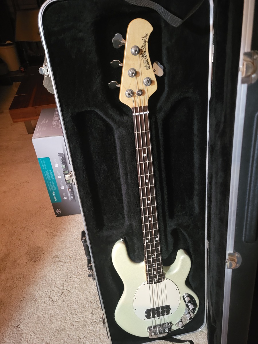 Studio Setup by jamescassidy featuring Ernie Ball Music Man Stingray 3 EQ H (Rosewood)
