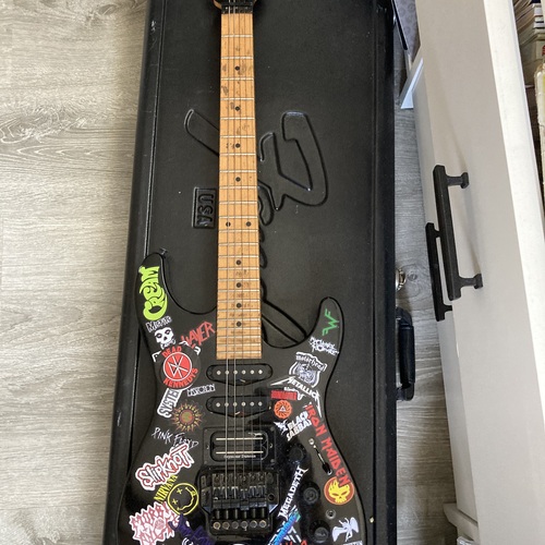 Photo of Fender HM Stratocaster and more gear in a guitar