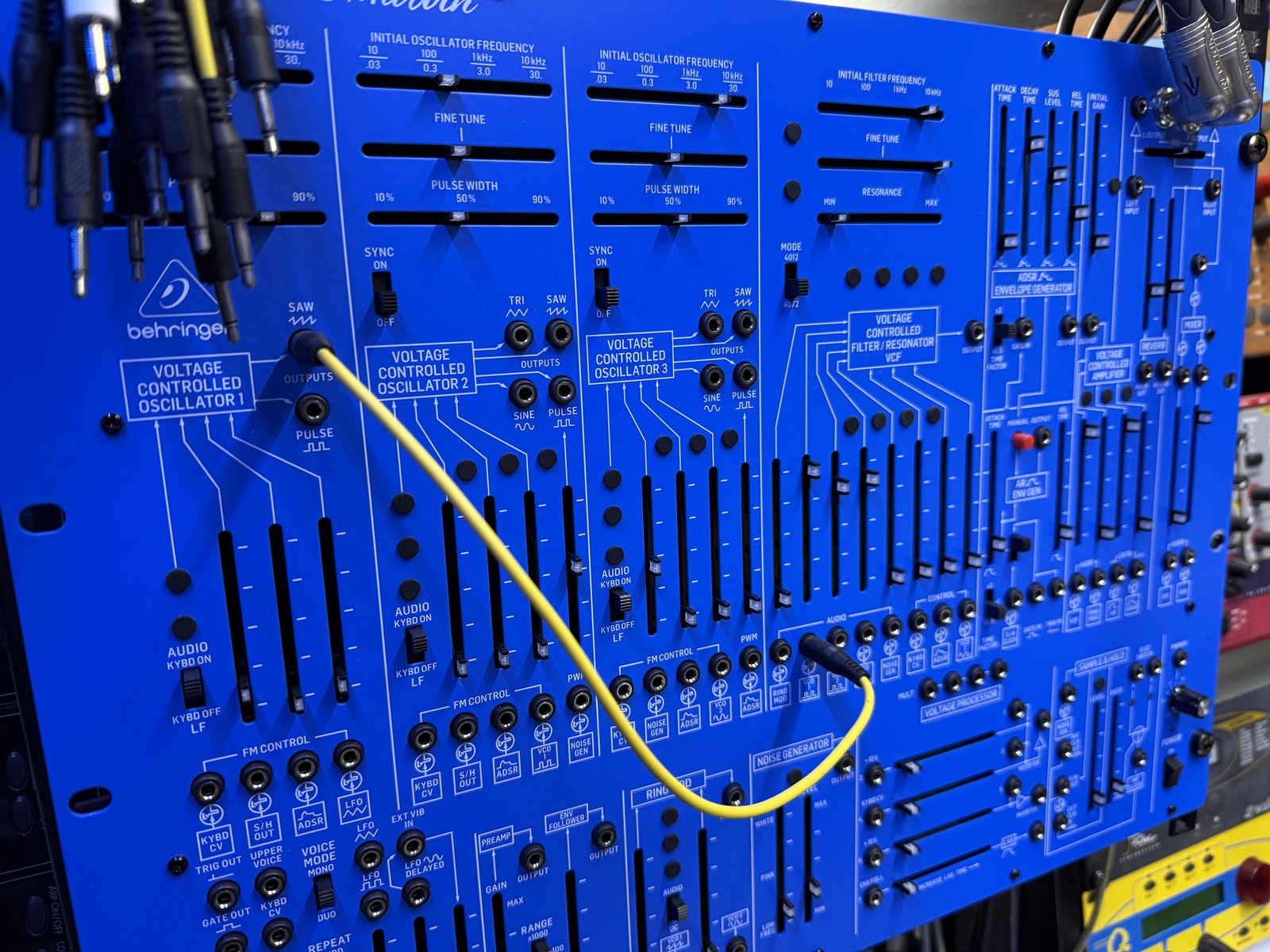 DJ Setup by rettervondunkel featuring Behringer 2600 Blue Marvin