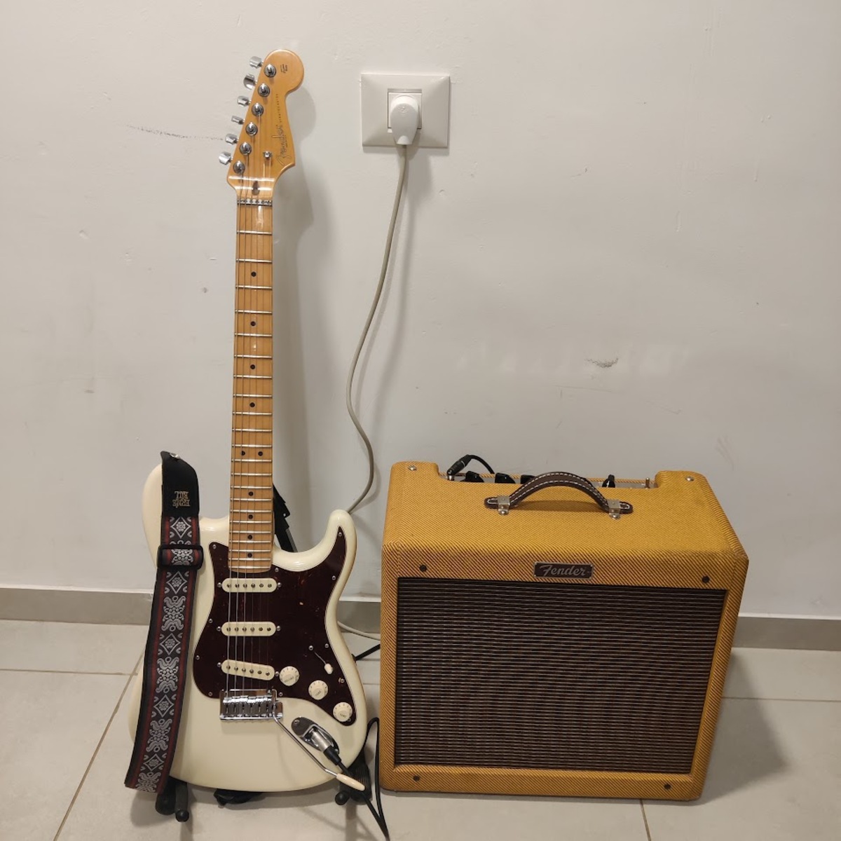Country Amp Rig by shachar_deckel featuring Fender American Professional II Stratocaster and Fender Blues Junior - Lacquered Tweed