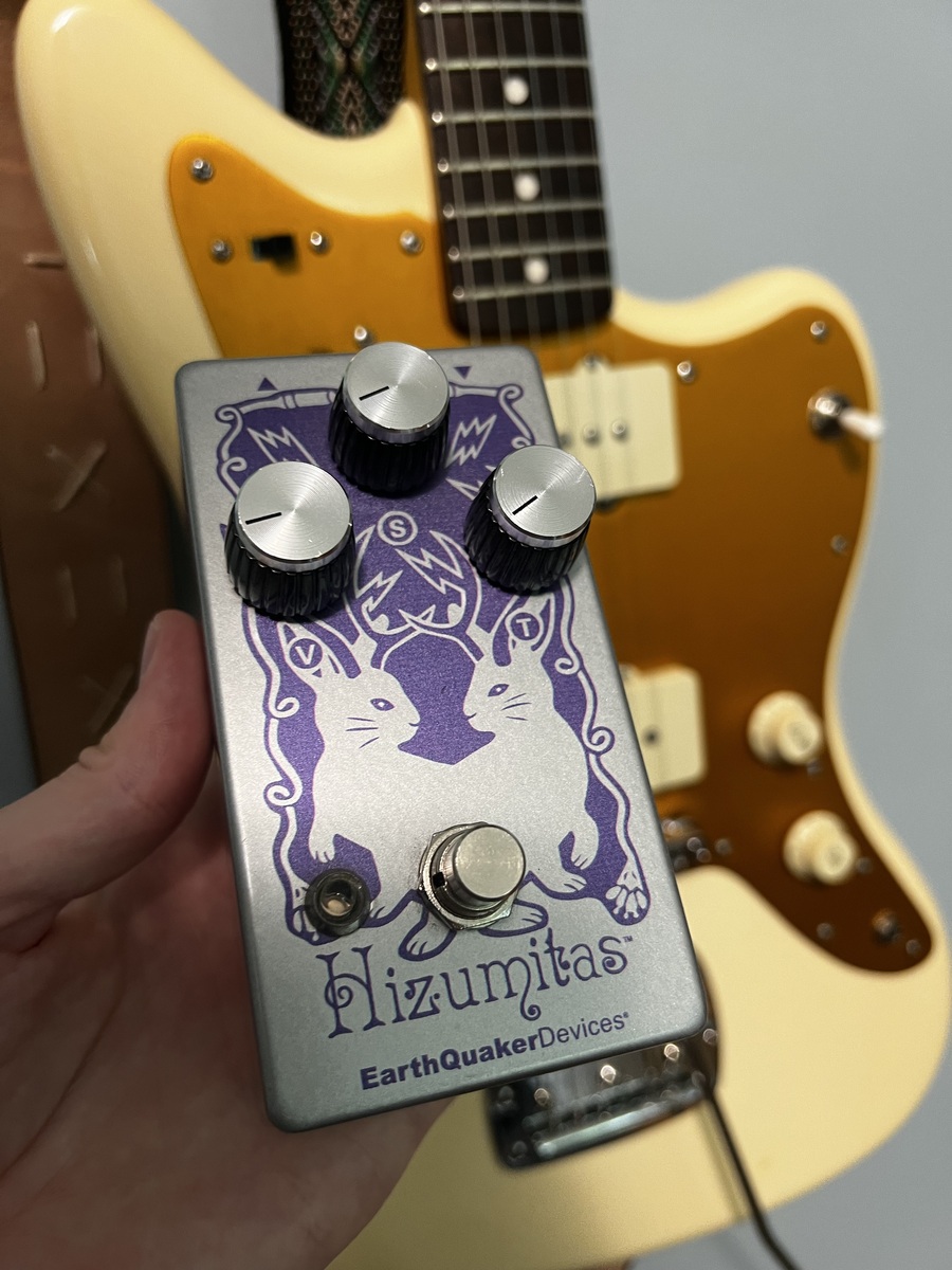 Squier Pedalboard by sprucebringsteen featuring EarthQuaker Devices Hizumitas and Squier J Mascis Jazzmaster