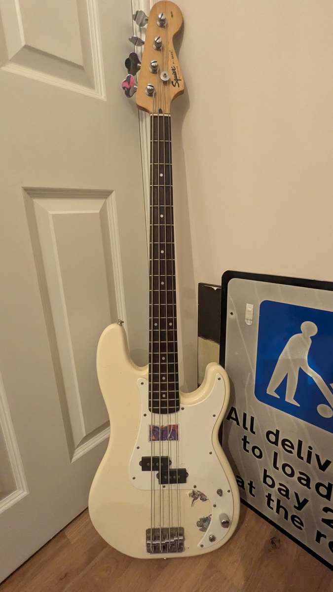Music Gear Setup by fredford featuring Squier Precision Bass