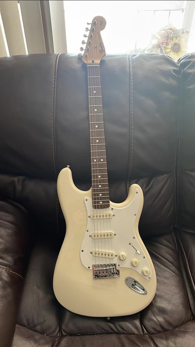 Music Gear Setup by chefdavesvomlette featuring Fender “Squier Series” Standard Stratocaster (1992-1996)