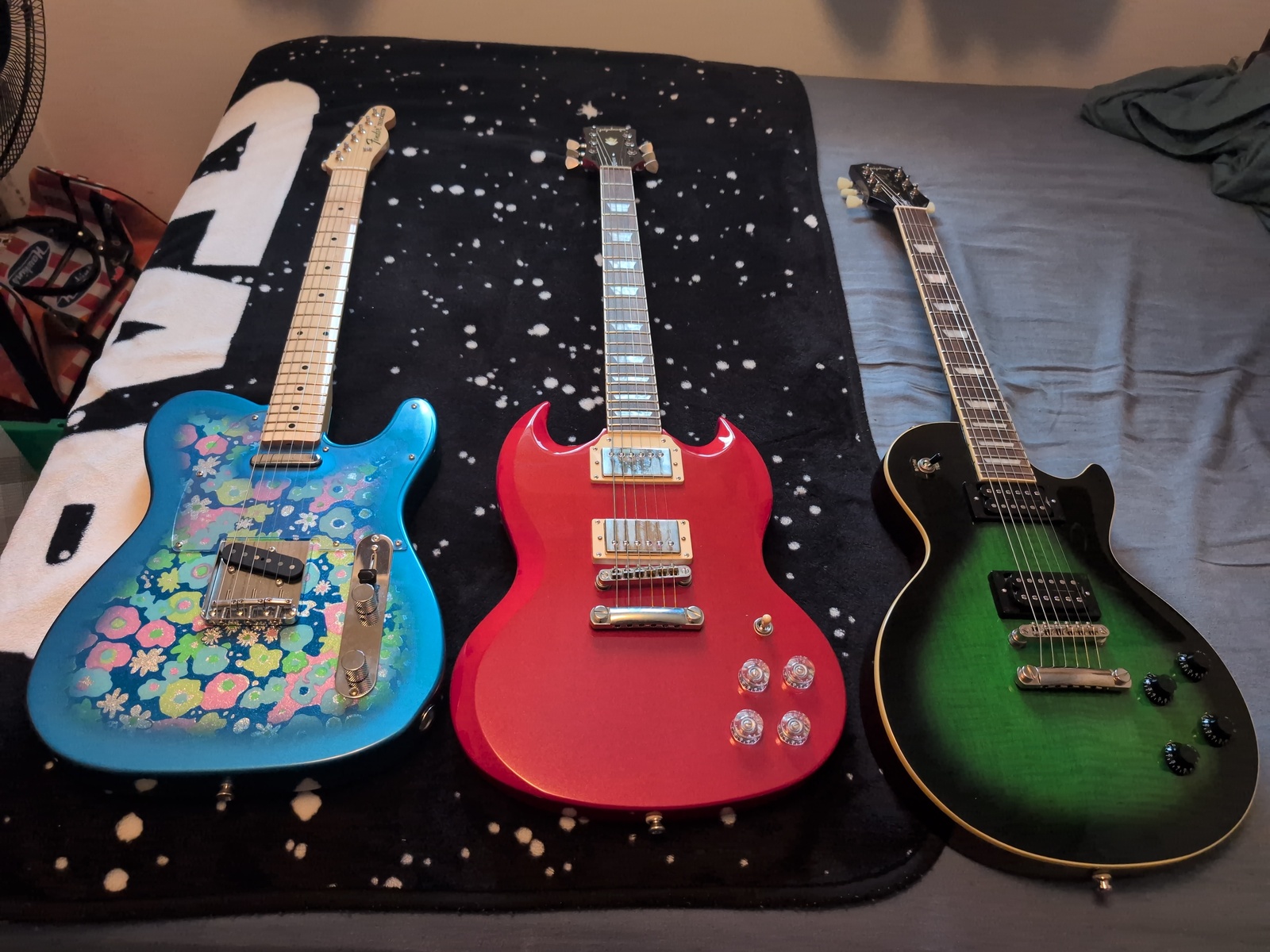 Epiphone Music Gear Setup by alan_guerreiro featuring Fender MIJ Limited Edition FSR Classic 69s Telecaster Blue Flower w/ Maple Fretboard, Epiphone SG Muse, and Epiphone Slash Les Paul Standard - Anaconda Burst