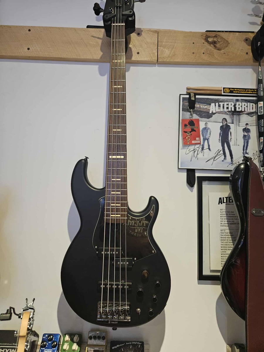 Music Gear Setup by shifter_bass featuring Yamaha BB735A