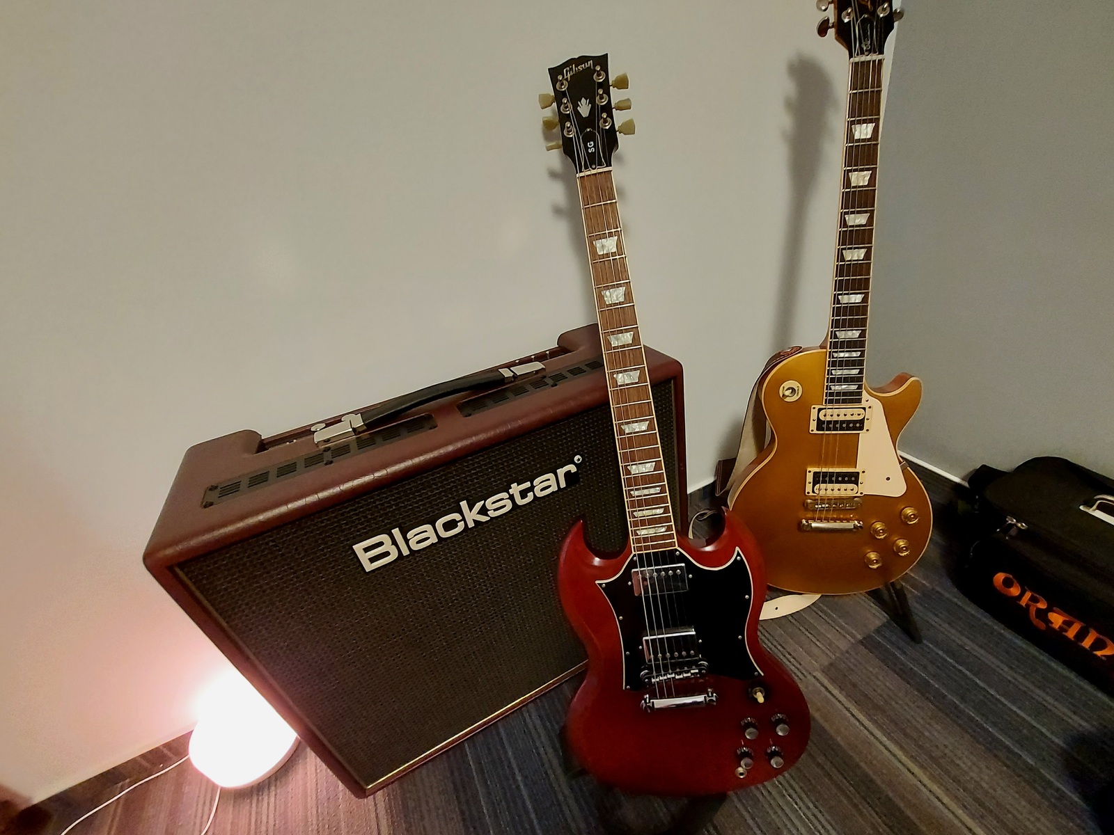 Gibson Amp Rig by ivanyimozes featuring Blackstar Artisan 15, Gibson SG Standard, and Gibson Les Paul Classic