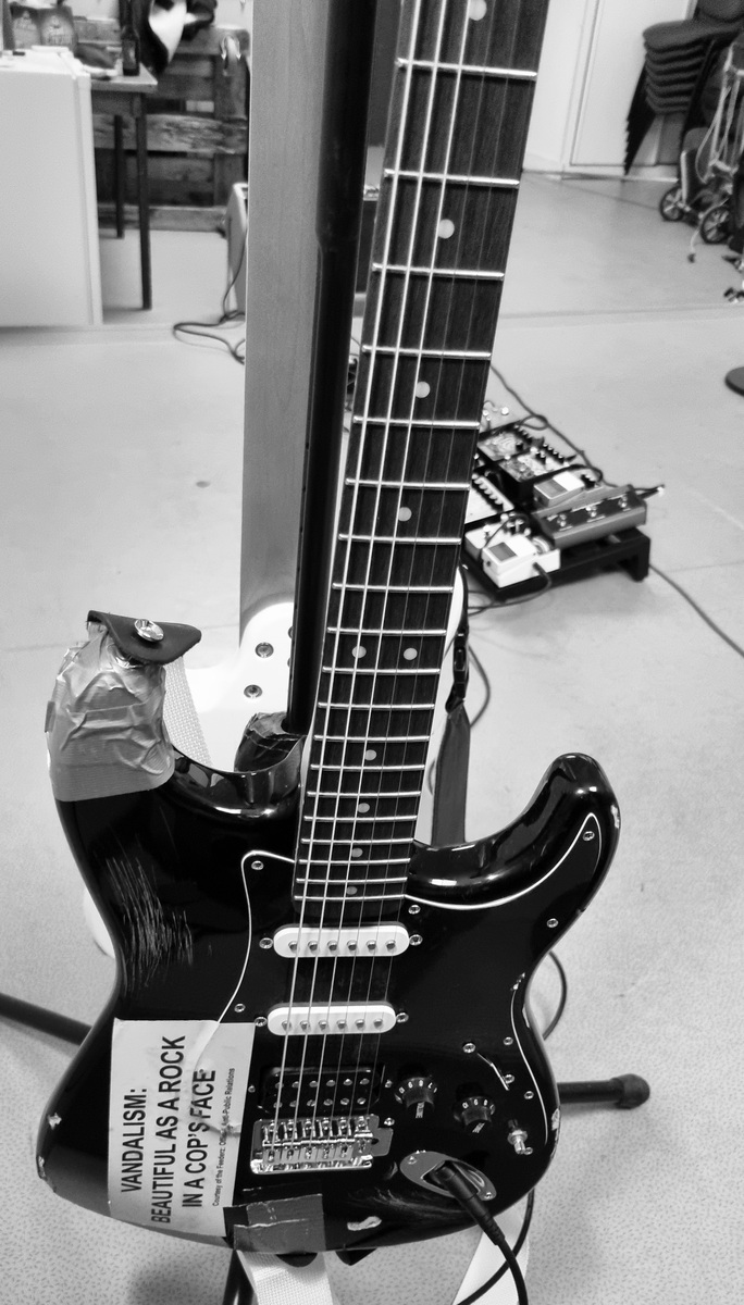 Studio Setup by benoitborie featuring Fender "Vandalism" Stratocaster