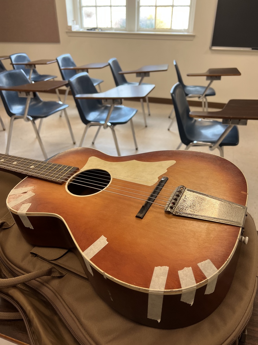 Music Gear Setup by sprucebringsteen featuring Silvertone 605