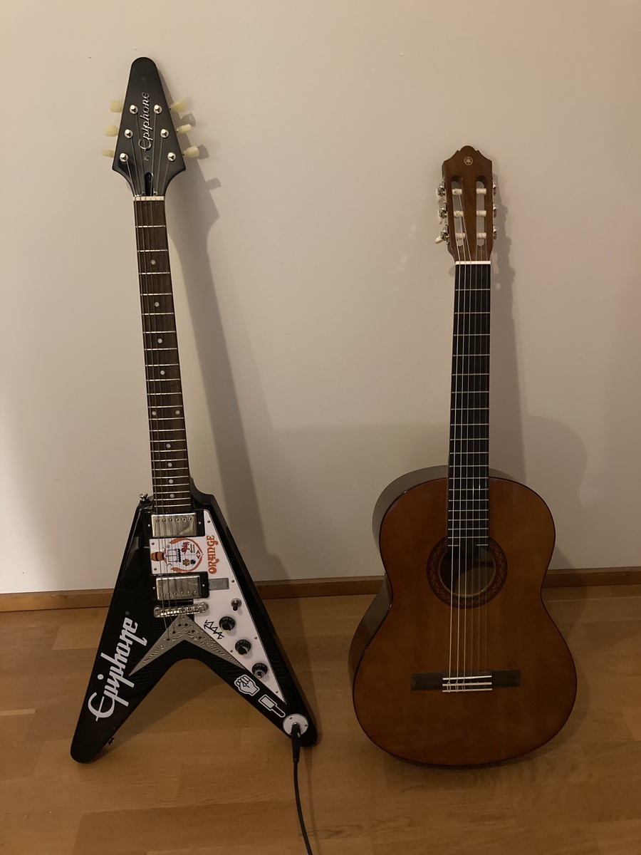 Metal Music Gear Setup by abow featuring Epiphone Flying V and Yamaha C40